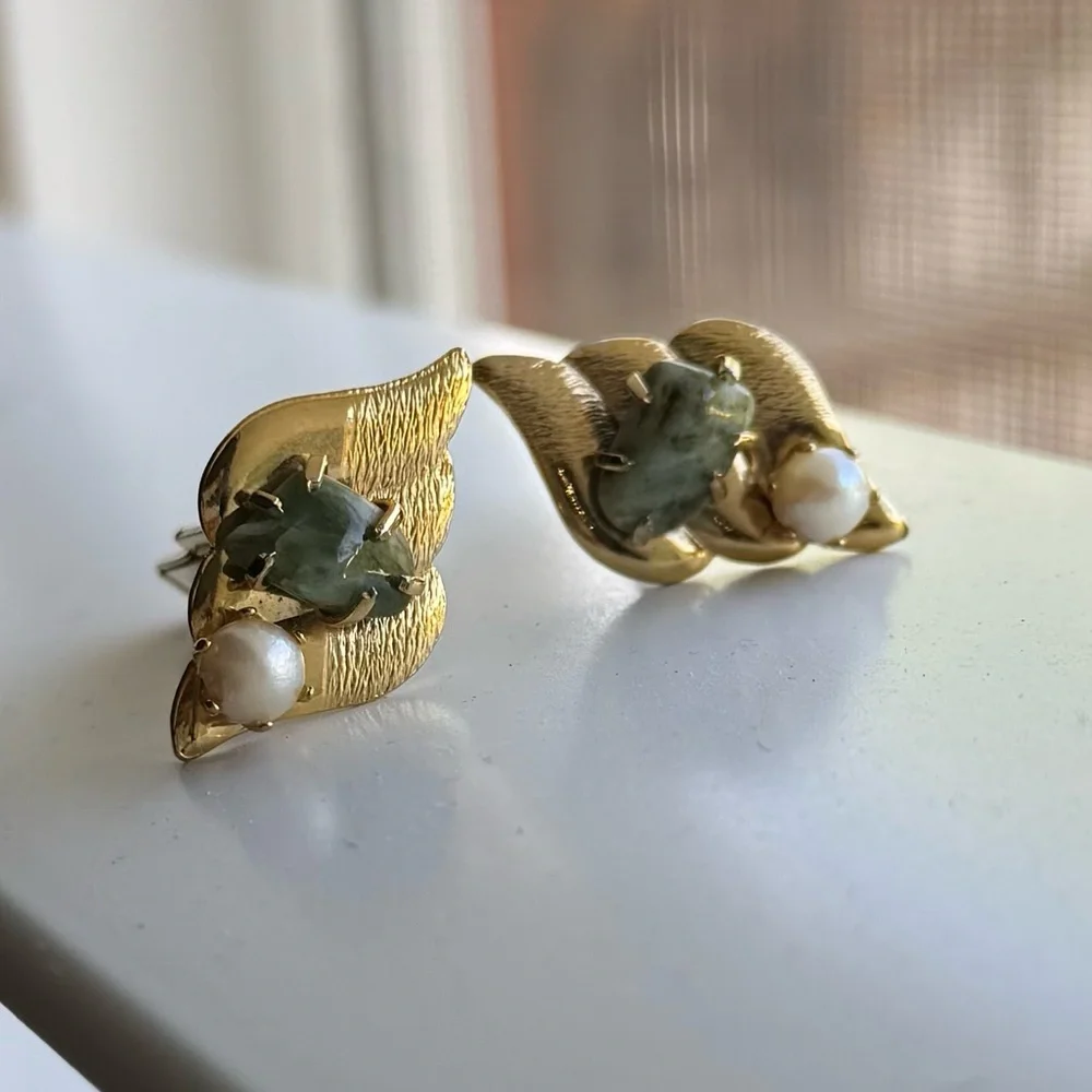 Vintage Jade and faux pearl cuff‎ links